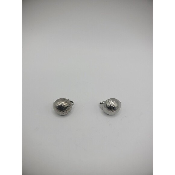 Vintage Earrings Clip On Silver Tone Round Textured Jewelry Costume - Picture 11 of 16
